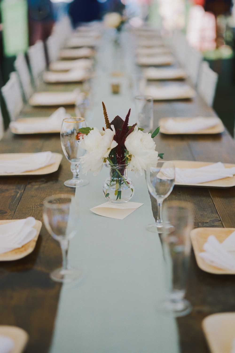 alaska-farm-flower-design-wedding-table Alaska farm flower design wedding table